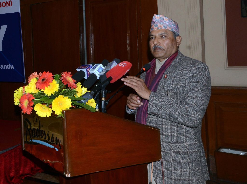 विश्व अर्थतन्त्रले संकट सामना गरिरहेकाले नेपालले गम्भिर भएर नीति लिनुपर्छः गभर्नर