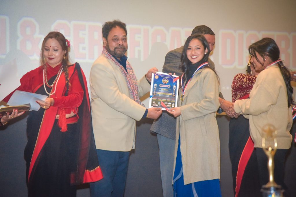 १ सय १ जनालाई सर्वाधिक ठूलो तथा लामो अवार्ड