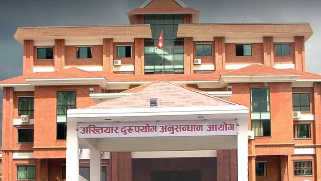 त्रिभुवन विमानस्थल आन्तरिक टर्मिनल प्रमुख पूर्ण चुडाल ८ लाख घुससहित पक्राउ