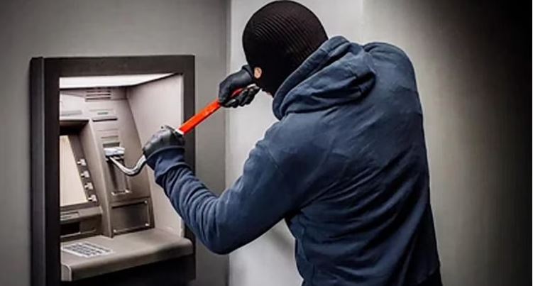 काठमाडौंकाे चन्द्रागिरीमा बैंकको एटिएम फोड्दै गरेका एकजना पक्राउ