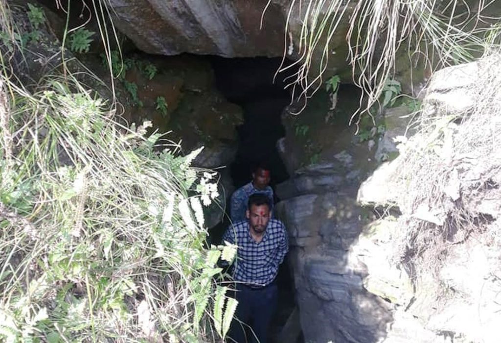 कालीकोटमा भेटिए दुई मानव निर्मित गुफा