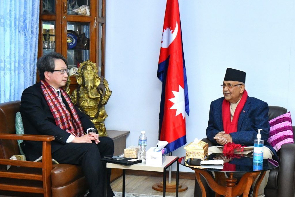 ओलीले नेपालको पैयूँ र जापानको साकुराको सम्बन्ध सुनाउँदा जापानका पूर्व राज्यमन्त्री मगनमस्त