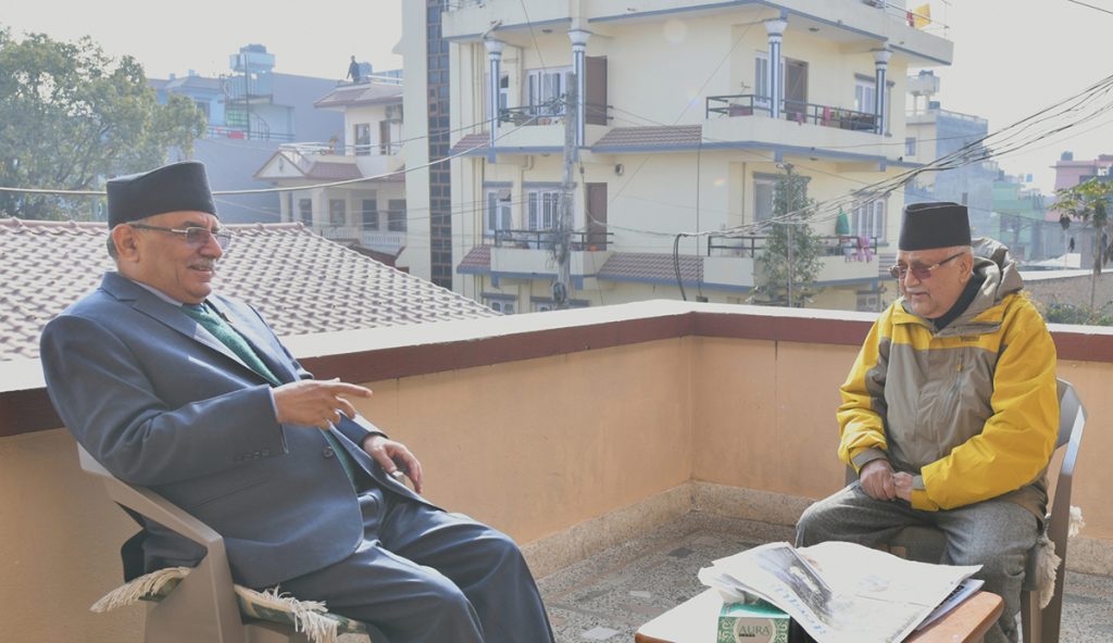 ओलीसँगै प्रचण्ड बालकोटको बार्दलीमा, करीब ३ घण्टादेखि के–के विषयमा केन्द्रित छ छलफल ?