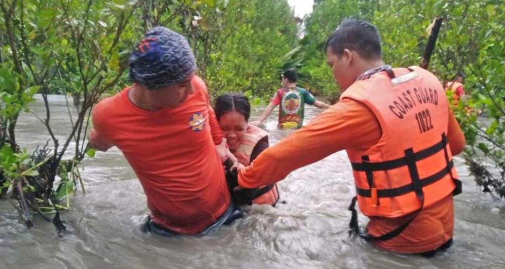 फिलिपिन्समा बाढीका कारण विस्थापित ३३ हजारभन्दा बढी व्यक्ति अस्थायी शिविरमा