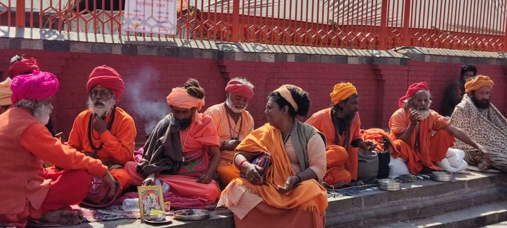 शिवरात्रि अघि नै आइपुगेका बाबाजीहरू (आठ तस्बिर)