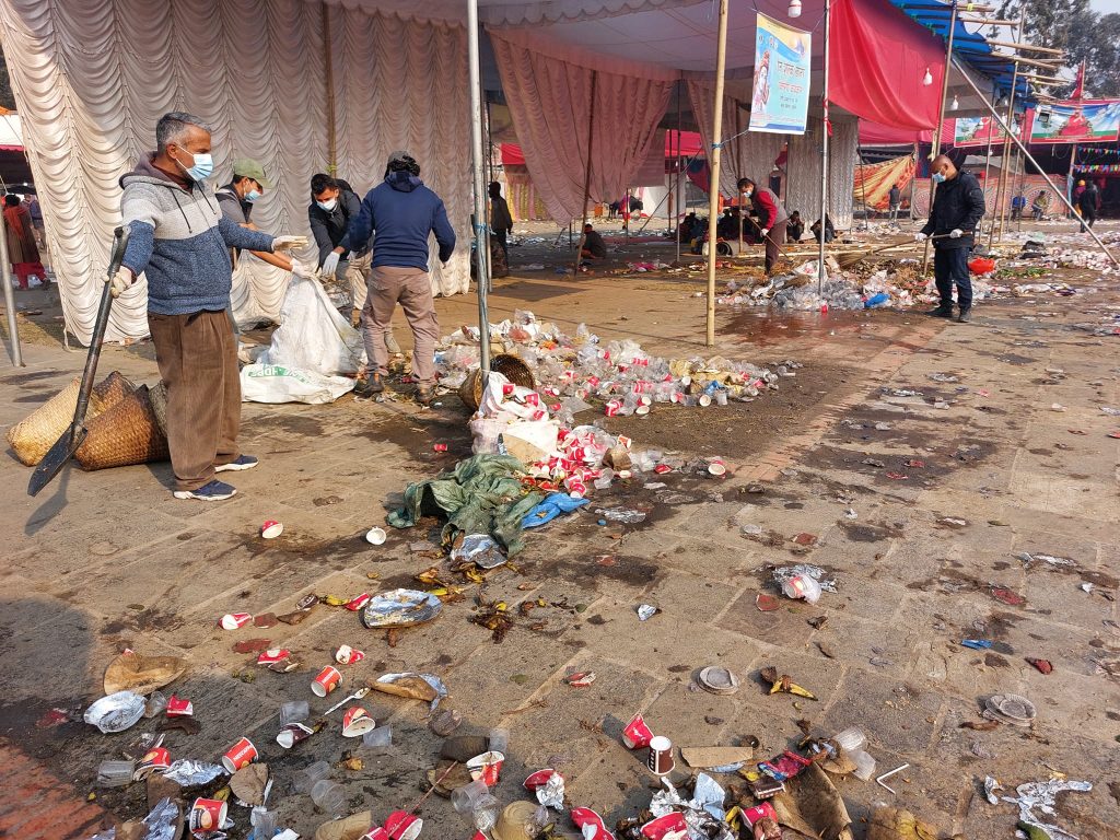 पशुपतिनाथमा महाशिवरात्रि पछिको फोहोर
