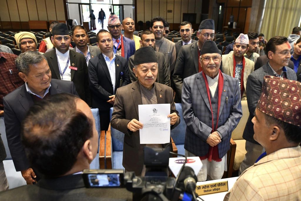 एमाले आजै सरकारबाट बाहिरिने, मुलुकको राजनीति प्रचण्ड जस्तै अस्थिर बन्दै