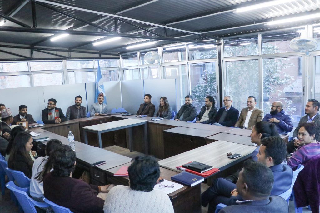 रास्वपाको बैठक सुरू : सरकारमा बस्ने वा बाहिरिने भन्ने ठोस निर्णय हुने