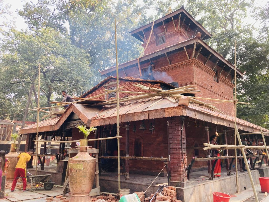 बागलुङको कालिका मन्दिर कलात्मक ढङ्गले जिर्णोद्धार हुँदै