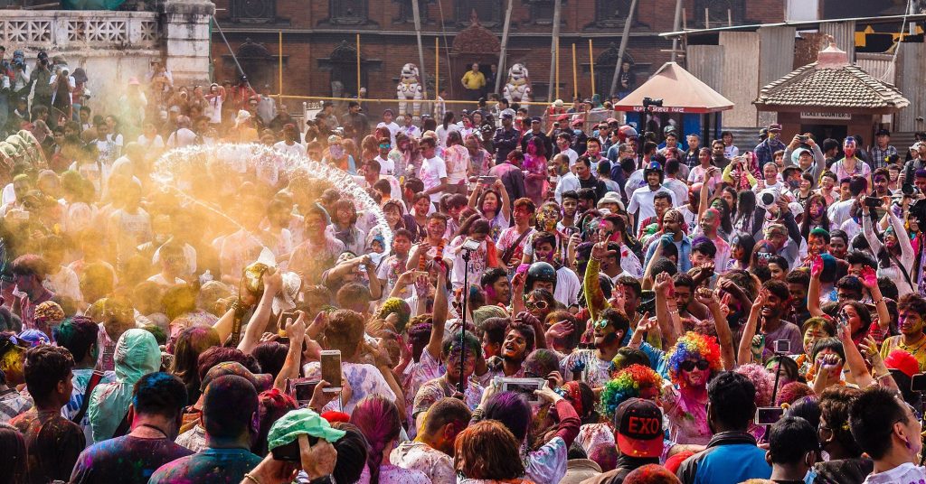 आज होली पर्व : रङ्ग र पानीसँग खेलिने उल्लासको पर्व