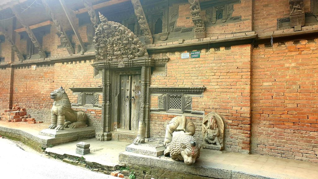 ऐतिहासिक छुस्याबहालस्थित सिंहको प्रस्तर मूर्ति क्षति
