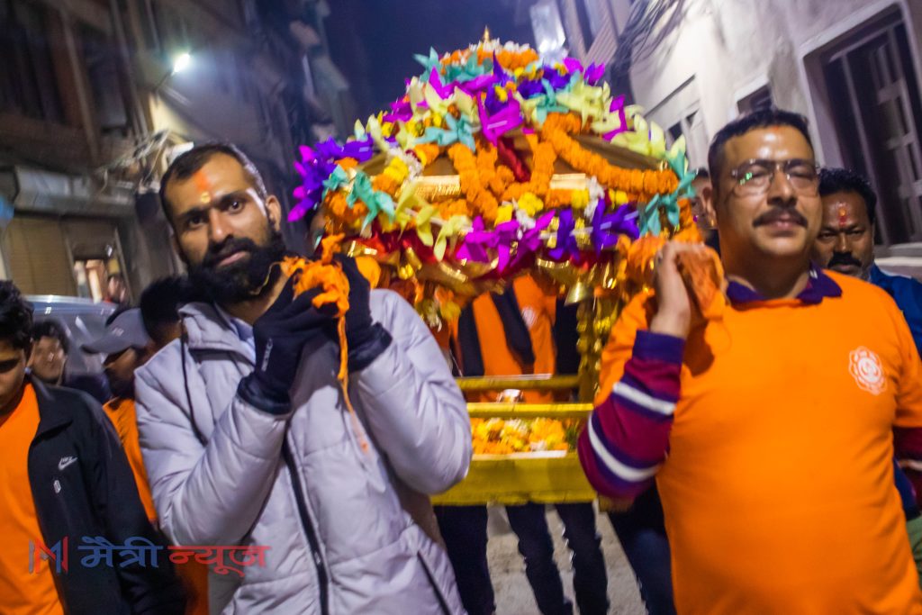 छोरीहरूलाई निम्तो दिन भित्री काठमाडौंमा पशुपतिको खट जात्रा