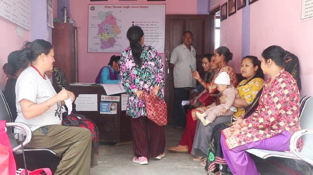 भोजपुरका स्थानीयकाे रोजाइमा आयुर्वेदिक उपचार