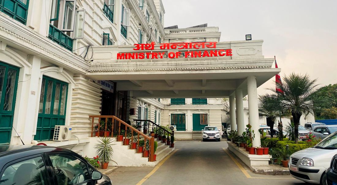नेपालले २० खर्ब ७० अर्ब ऋण तिर्न बाँकी : रू ११ खर्ब दुई अर्ब ५१ करोड बाह्य ऋण र रू नौ खर्ब ६८ अर्ब एक करोड आन्तरिक ऋण