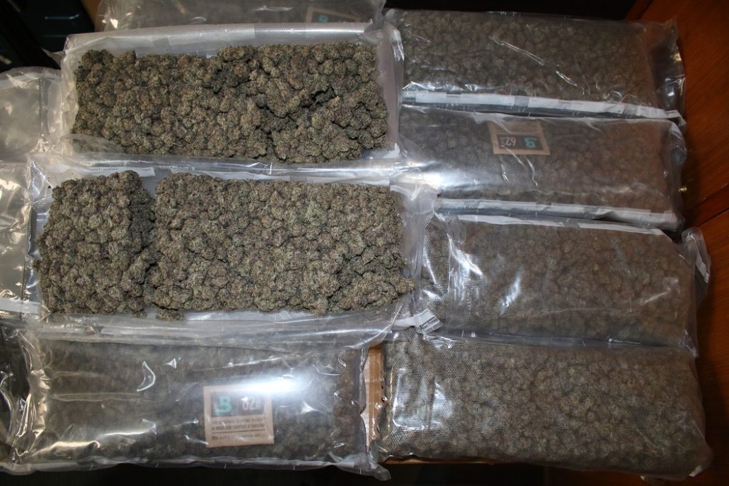 अमेरिकाबाट पठाएको पार्सलसहित ३ जना पक्राउ