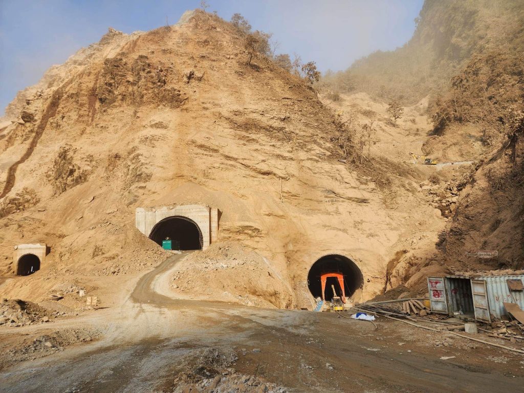 एक सय ४० मेगावाट क्षमताको तनहुँ जलविद्युत् आयोजना डाइभर्सन टनेलको ब्रेक थ्रु