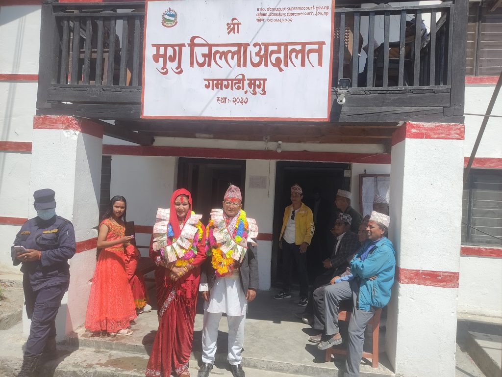 मुगुमा पहिलो पटक गरे एकजाेडीले अदालती विवाह