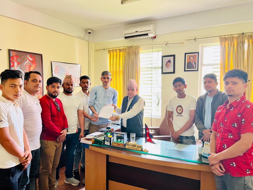 परीक्षा तत्काल सञ्चालन गर्न प्रमुख जिल्ला अधिकारीलाई अनेरास्ववियुको ज्ञापनपत्र