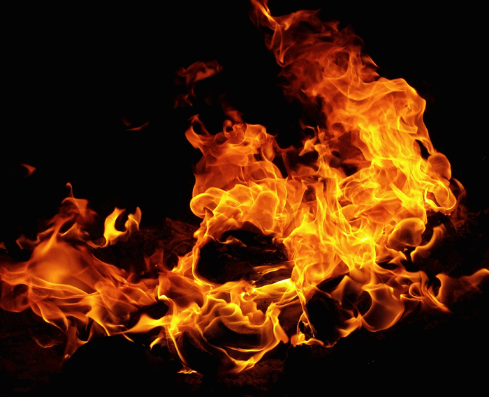 गुल्मीमा आगो निभाउने क्रममा बालकको मृत्यु, एक घाइते