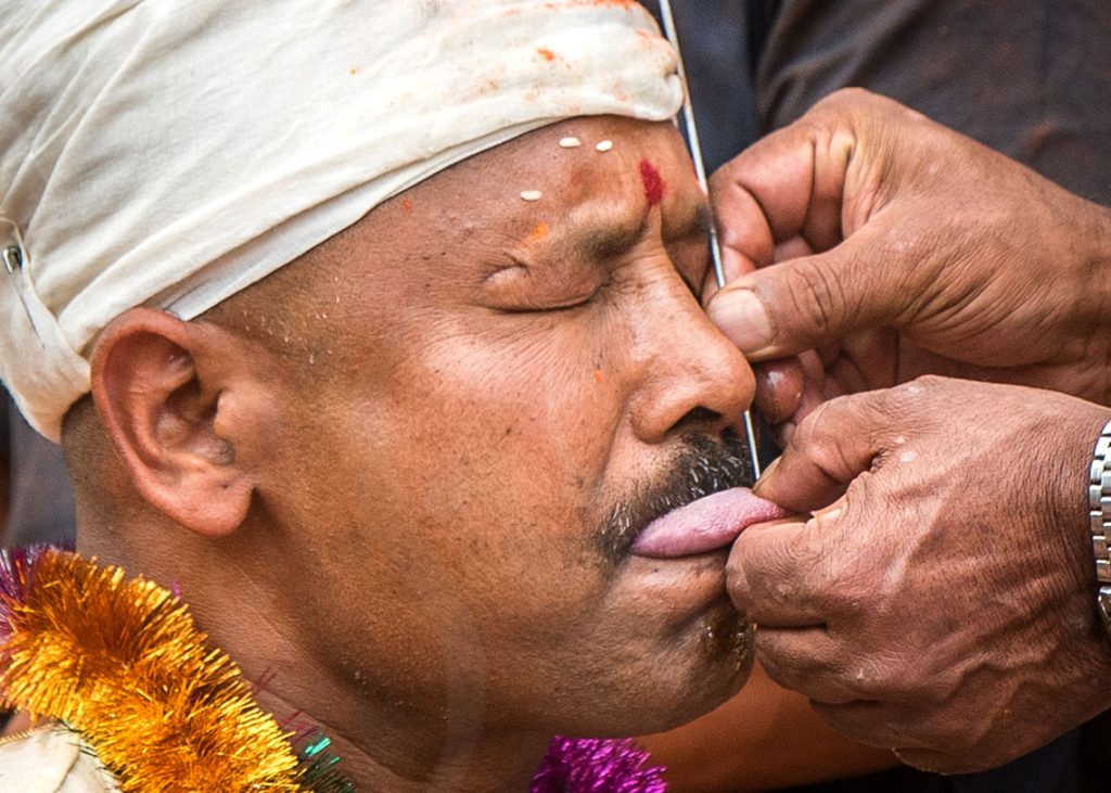 यसवर्ष बुद्धकृष्ण बाग श्रेष्ठका कान्छा छोरा सुजनले जिब्रो छेडाएर जात्रालाई निरन्तरता दिने