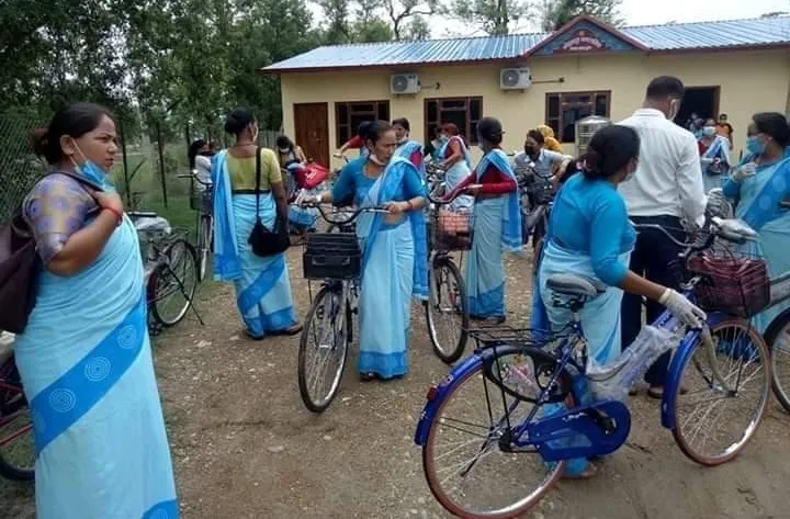 कञ्चनपुरको बेदकोट नगरपालिकाद्वारा स्वास्थ्य स्वयमसेविकालाई साइकल