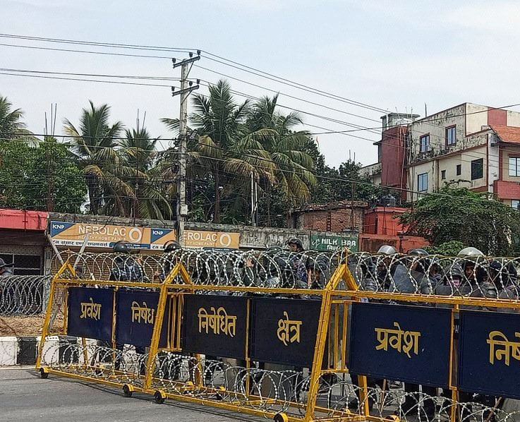 पदम लिम्बूको शवयात्रामा ब्यारिकेड तोडेपछि प्रहरी र प्रदर्शनकारीबीच झडप