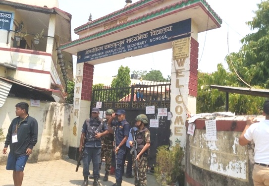 चितवनकाे नयाँकिरण माविकाे मतदानस्थलमा तनाव, मतदान स्थगित