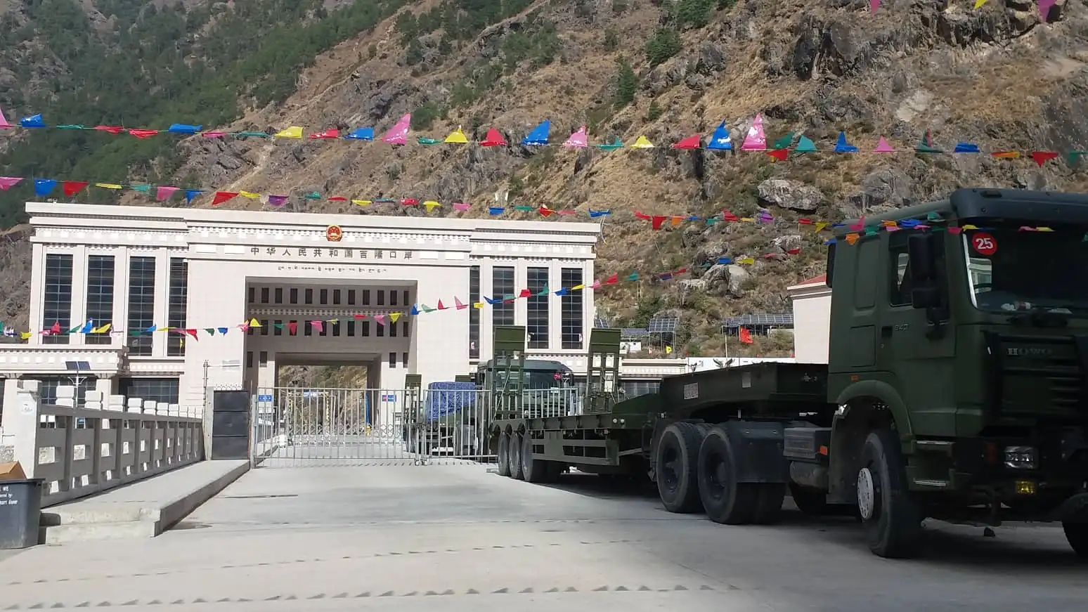रसुवा भन्सारहुँदै पन्ध्र करोडको नेपाली सामग्री चीन निर्यात