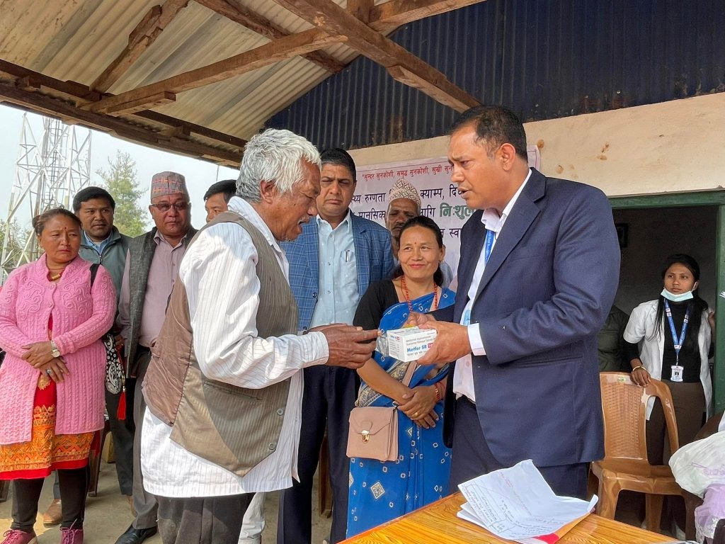 सुनकोसीका दीर्घरोगीलाई पालिकाद्वारा निःशुल्क औषधि