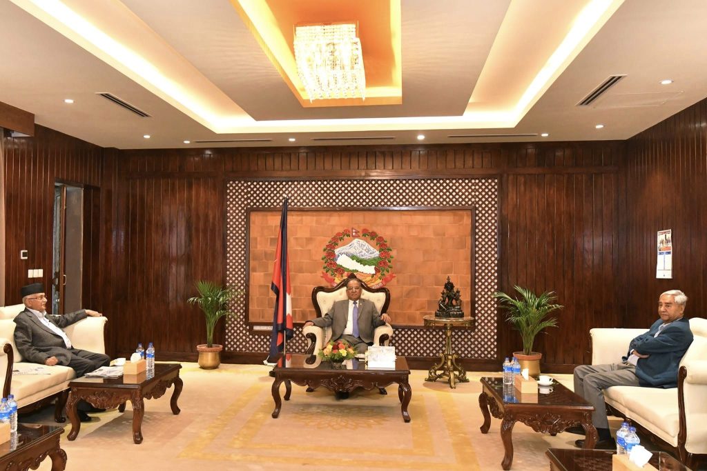 प्रधानमन्त्री प्रचण्डसहित प्रमुख तीन दलकाे भेटवार्ता