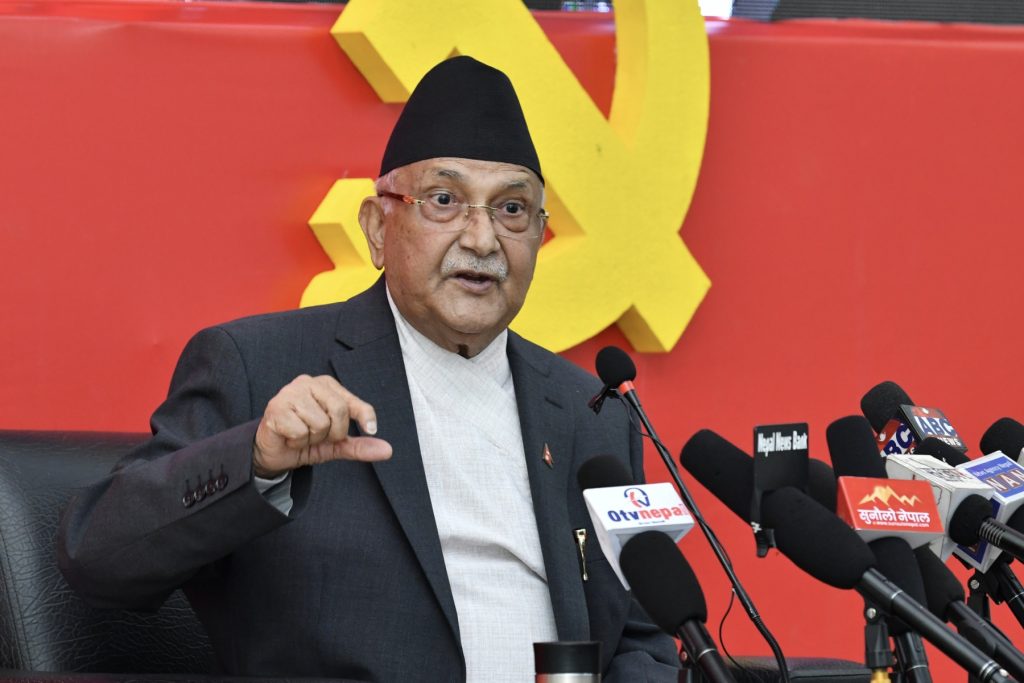 माधव–प्रचण्डप्रति ओलीको कटाक्षः दुईमाना कोदो फल्ने सुर्को कांग्रेसलाई बन्धकी राखेका छन्