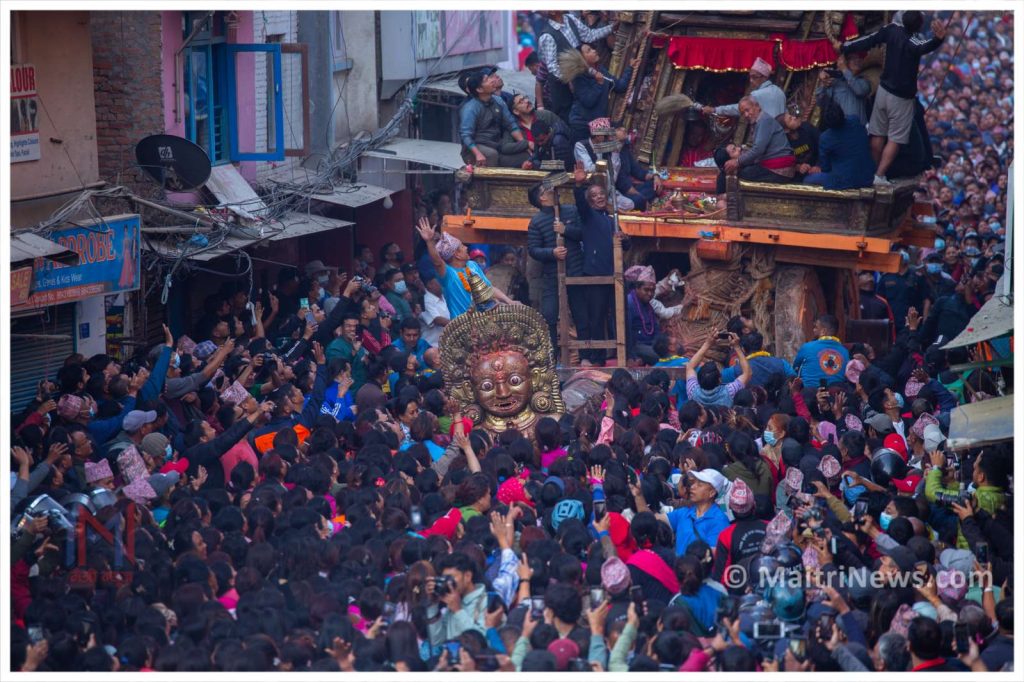 आज महिलाले मात्रै ताने रातो मत्स्येन्द्रनाथको रथ