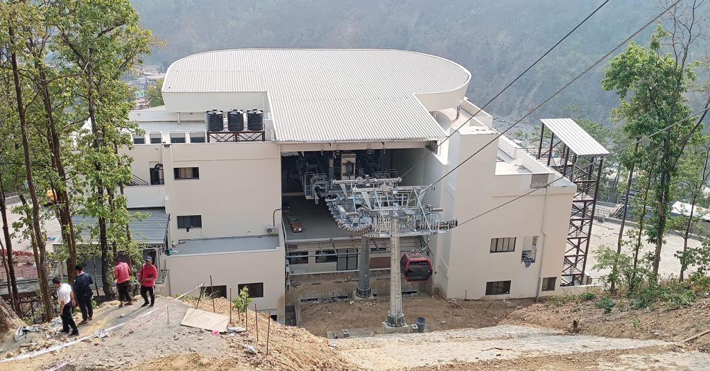 छ सय वर्ष पुरानो बटौलीकाे पर्यटकिय छलाङ