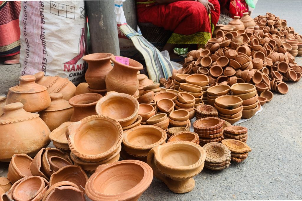 प्लास्टिकका भाँडाले बिक्री हुन छाडे माटाका भाँडा