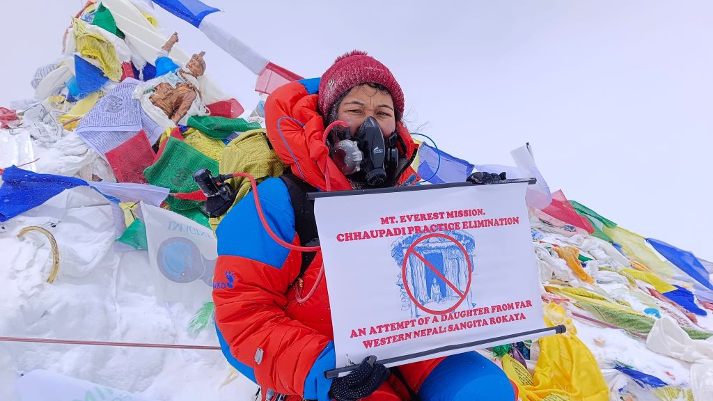 ‘छाउपडी प्रथा अन्त्य’को सन्देशसहित सगरमाथाको चुचुरोमा पुग्दा खुसीको सीमा नै रहेन