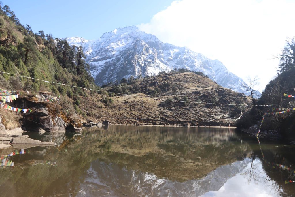 पर्यटकको प्रतीक्षामा भोजपुरकाे साल्पापोखरी