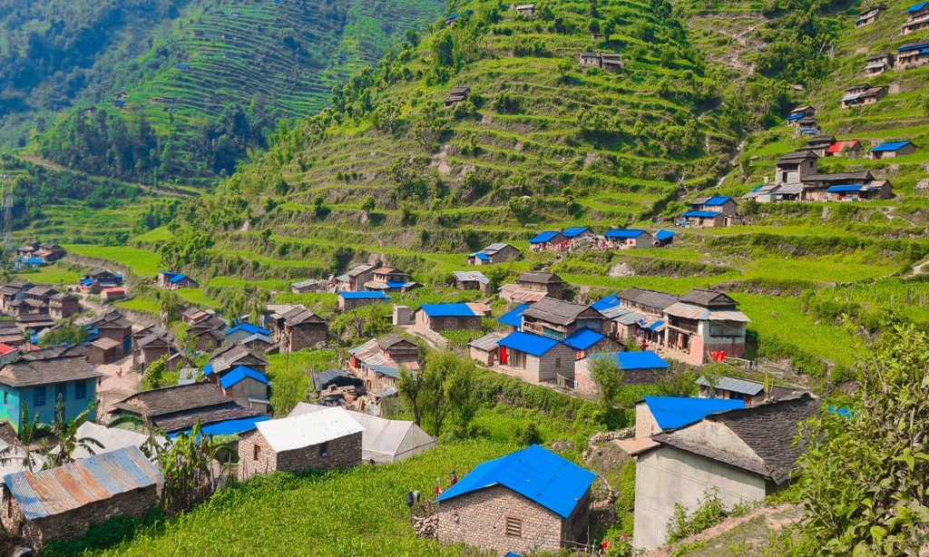 जस्तापाताले विस्थापित गर्दै मौलिक ढुङ्गा र खरका घर