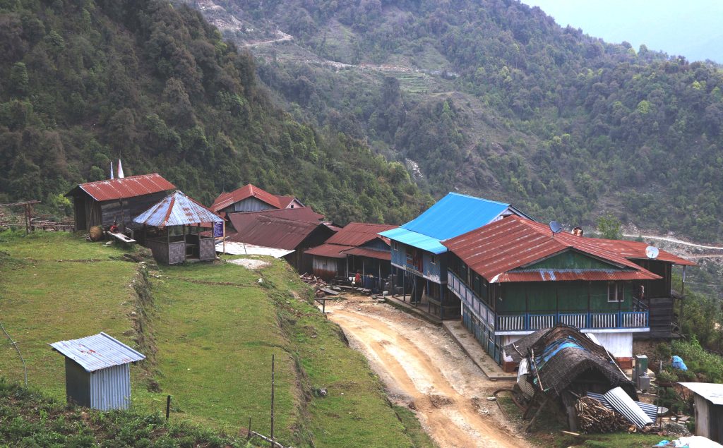 कञ्चनजङ्घा हिमशङ्खला जाने पदमार्ग छेउकाे लालीखर्क सम्झानामा सीमित