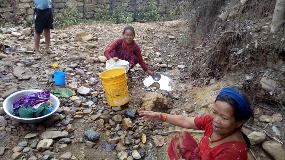 पाल्पाको निस्दी गाउँपालिकामा डढेलोले पाइप जलेपछि खानेपानीको समस्या