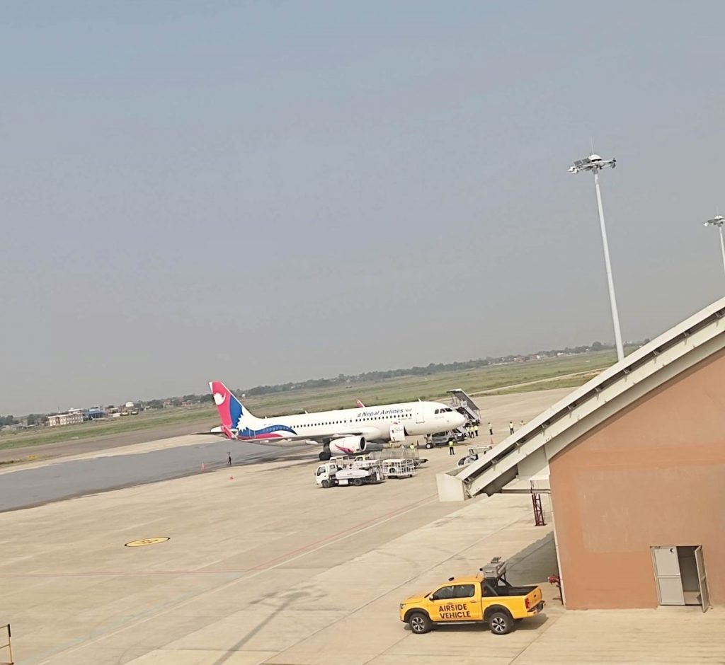 मलेसियाबाट उडान भरेको नेपाल वायुसेवा निगमको जहाज पहिलाे पटक गौतमबुद्ध अन्तर्राष्ट्रिय विमानस्थलमा