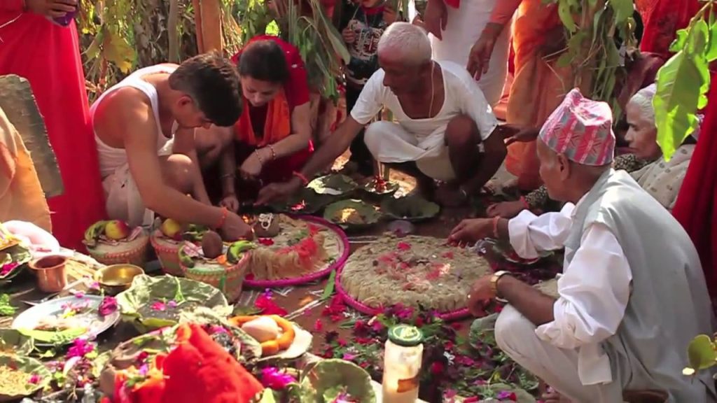 पानी नपरेपछि सामूहिकरूपमा रुद्री लगाएर पूजा गर्दै