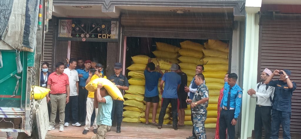 अवैधरूपमा रासायनिक मल भित्रदै