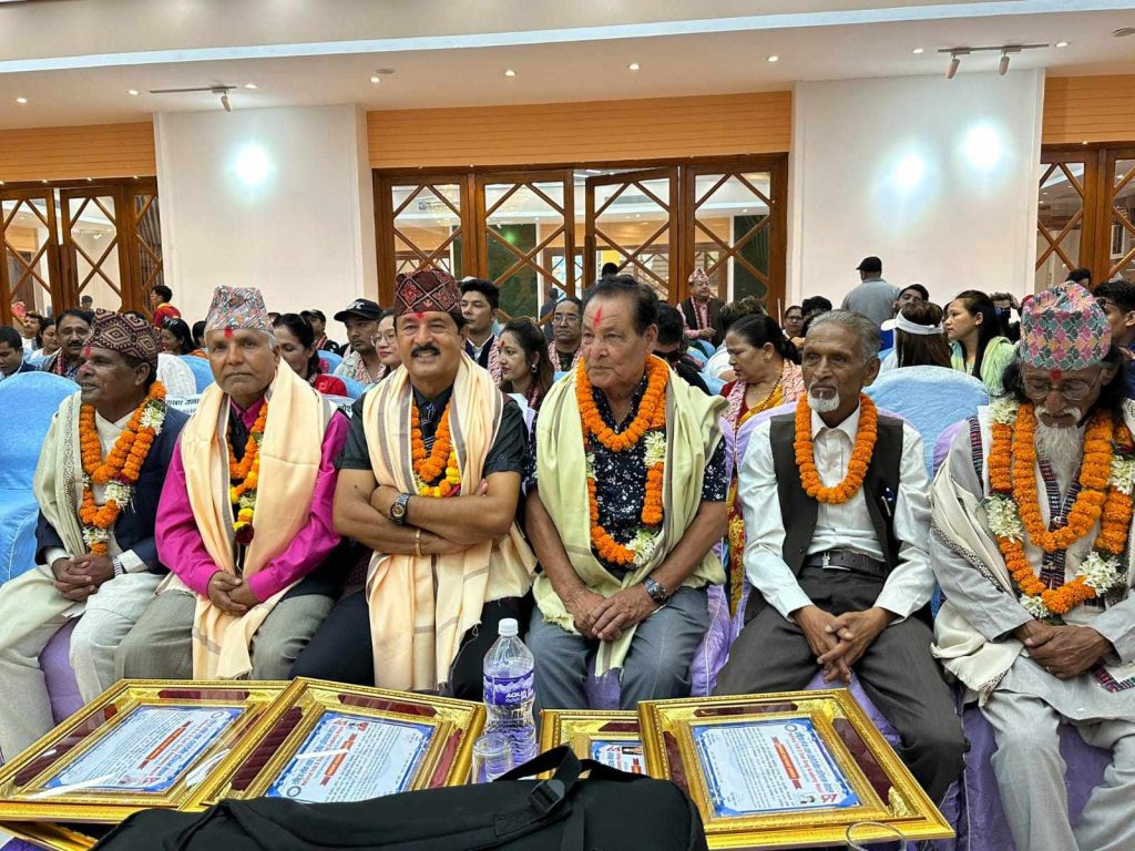 राष्ट्रिय लोक तथा दोहोरीगीत प्रतिष्ठानद्धारा ८ लोकस्रष्टालाई ‘सम्मानार्थ सदस्यता’ प्रदान
