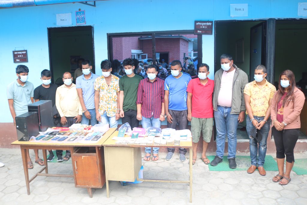 गैरकानुनी रूपमा वैदेशिक रोजगारबाट फर्केका मजदुरले सुन ल्याएको आरोपमा १२ जना पक्राउ