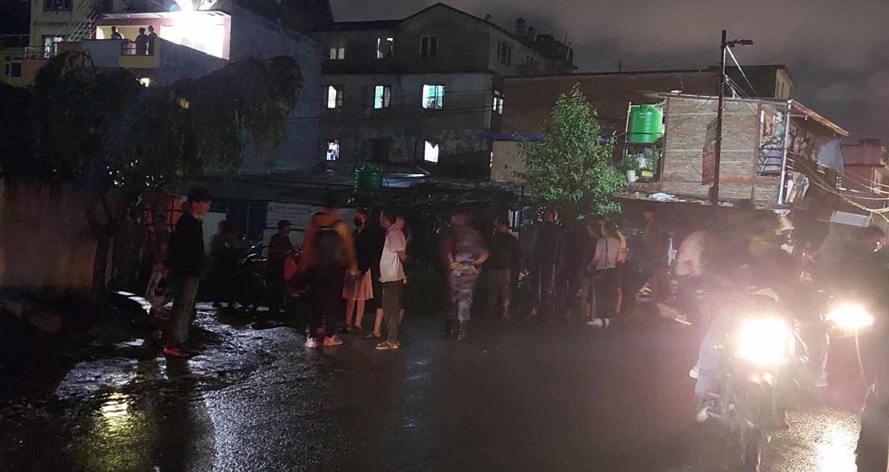 सामाखुशीमा बाढीले बगाएकाे बालक अझै भेटिएन, खोजी जारी