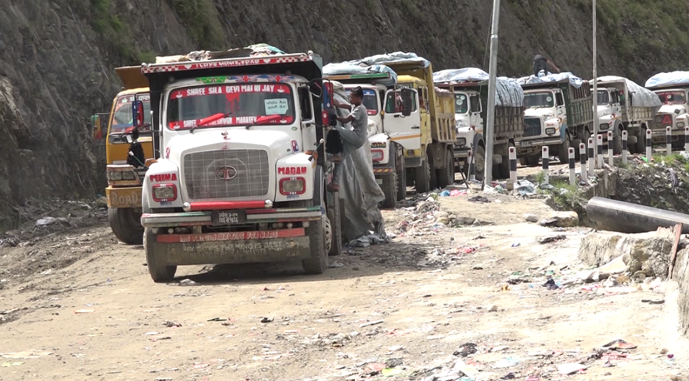 बञ्चरेडाँडामा स्थानीयद्वारा फोहोर विसर्जनमा अवरोध