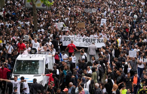 फ्रान्सको दङ्गामा पक्राउ पर्नेको सङ्ख्या ७१९ पुग्यो