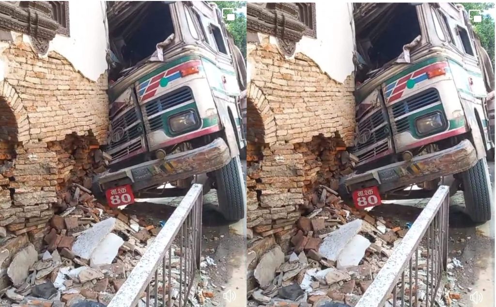काठमाडौंको महांकाल मन्दिरमा ट्यांकर ठोक्किंदा चालक गम्भीर घाइते