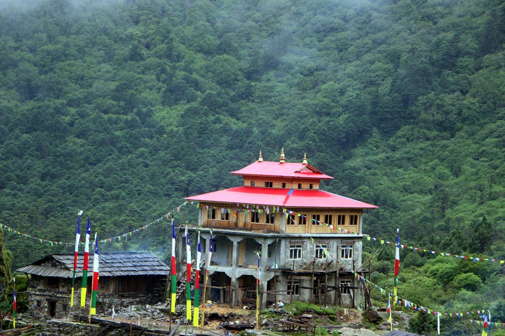 दातासंग सहयोग सङ्कलन गरेर तोक्पेगोलामा गुम्बा निर्माण
