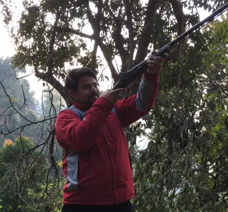 कर्मचारीको कठालो समात्ने गोलन्जोर–२ का वडाध्यक्ष दौलत प्रहरी हिरासतमा